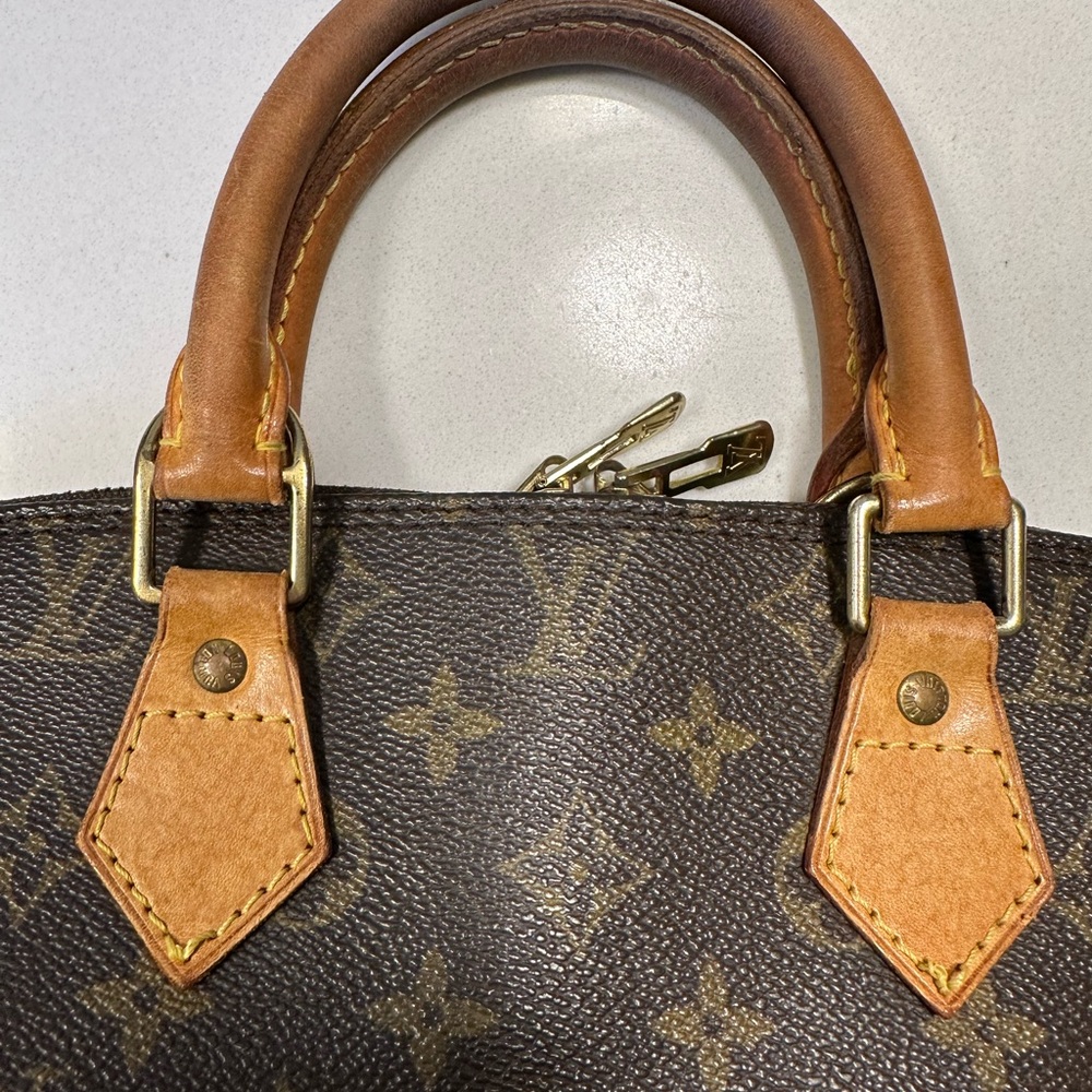 Louis Vuitton Authentic Alma Monogram Canvas w/ COA and twillys - Picture 11 of 16